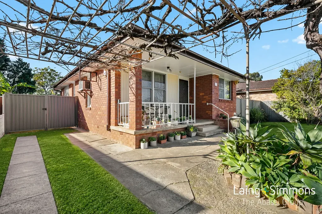 Warwick Farm 3غرفة نوم Development Opportunity On 638.6sqm With R3 Zoning (STCA)