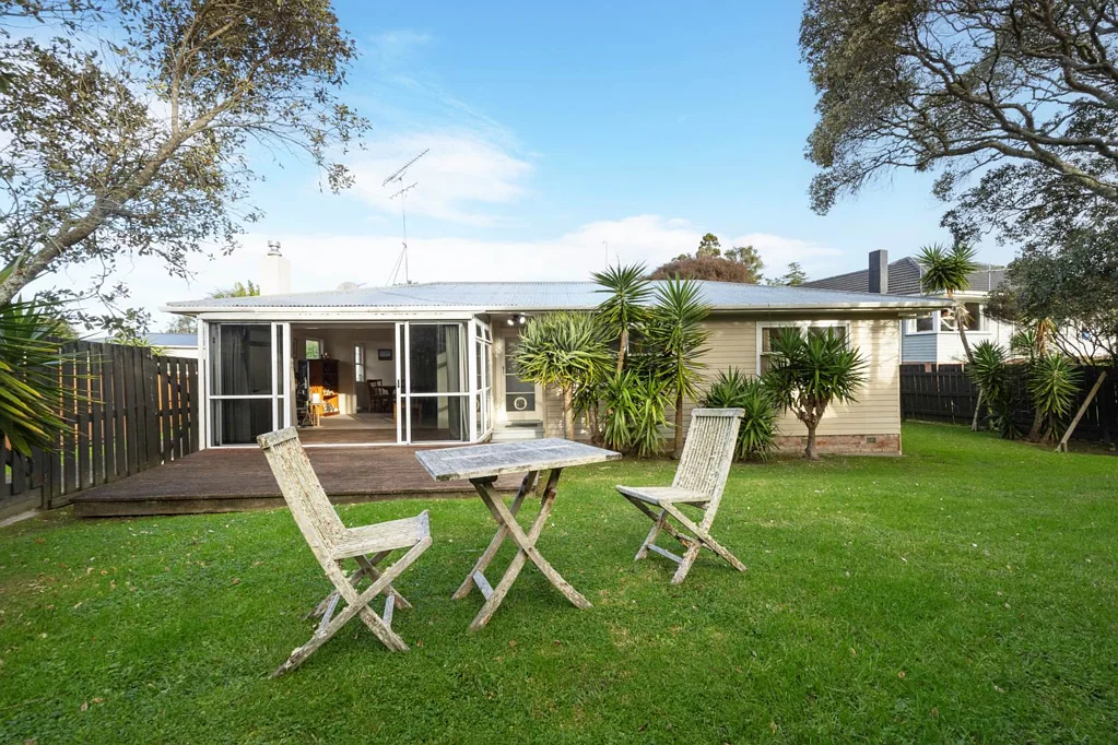 1/49 Hilling Street, Titirangi, Waitakere City, Auckland