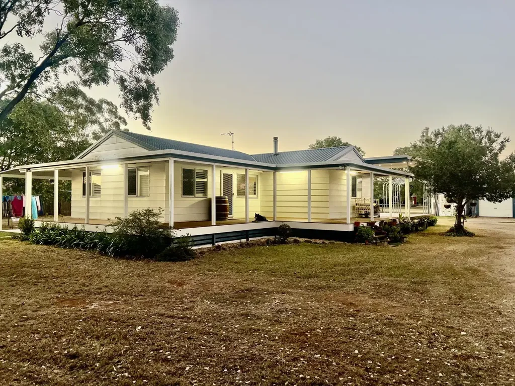 Oakey 3 Bedroom Perfection, Space & Lifestyle on Over 1 Acre