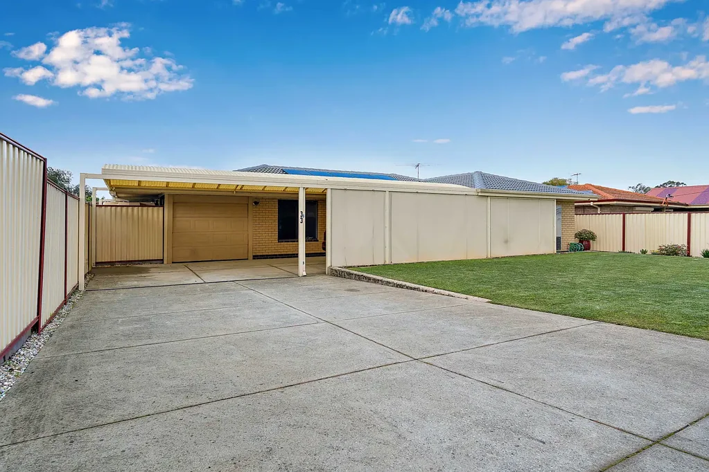 Parkwood 3 Bedroom Space, Storage & Energy Efficiency on a Generous 688sqm Green Title Block