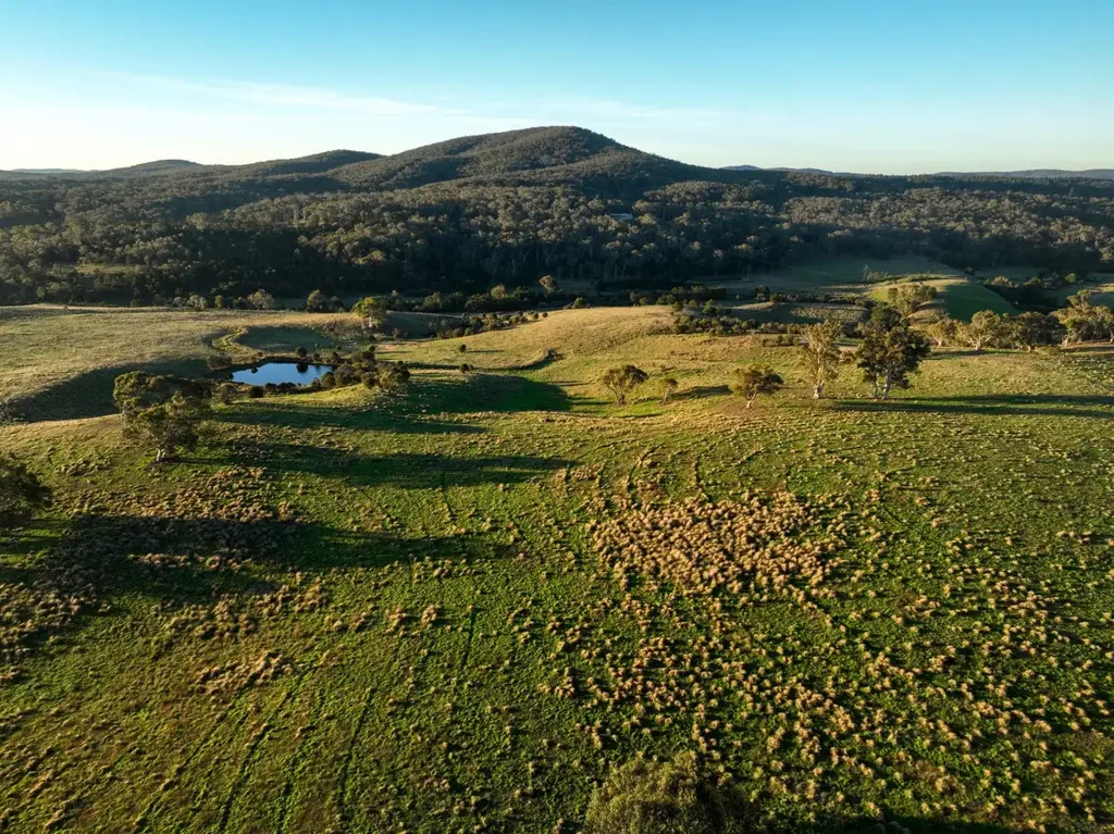 Boro Creekside Country with Character & Capability