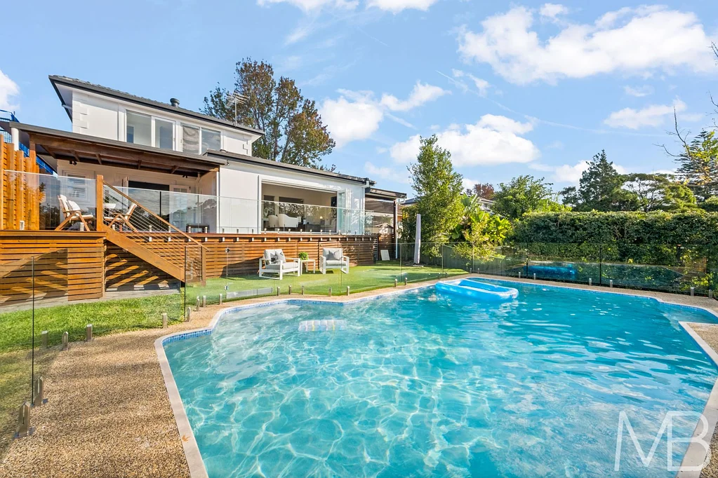 St Ives 5房 背靠 Carcoola Reserve 的私密家庭休憩之所 Private Family Retreat Backing onto Carcoola Reserve