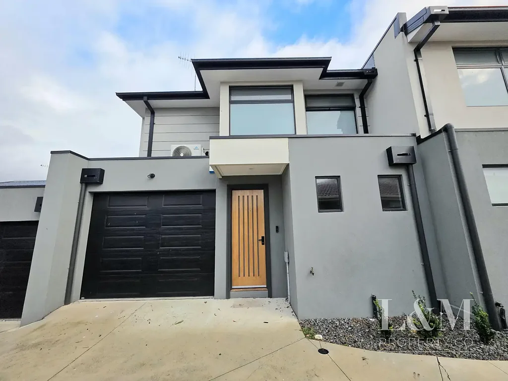 This well-built townhouse is sure to impress!