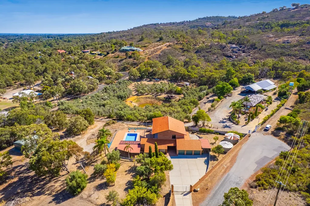 Forrestfield 5 Bedroom MEMORY FILLED WALLS