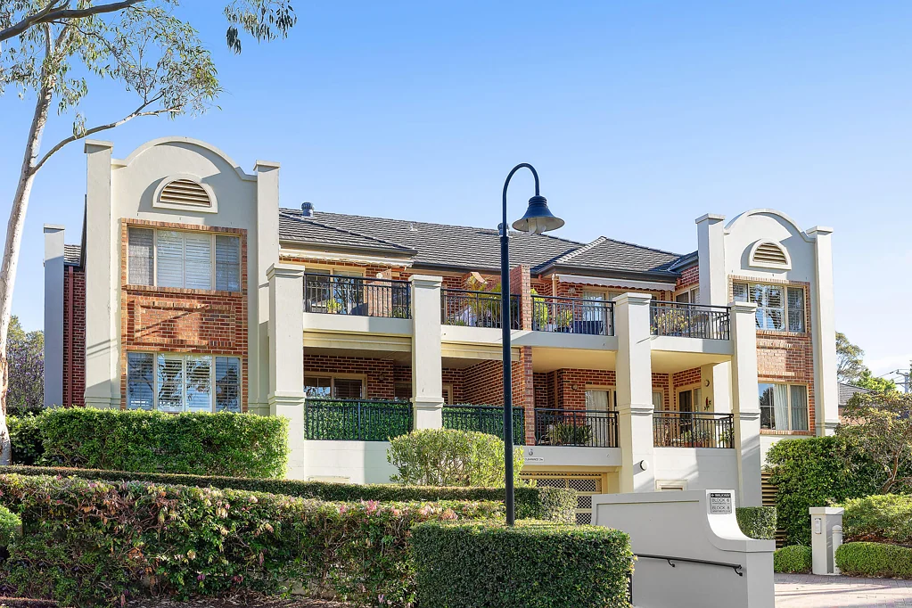 St Ives 3房 朝北卓越的居家式公寓，坐拥田园诗般的环境 Exceptional north facing house-like apartment in an idyllic setting