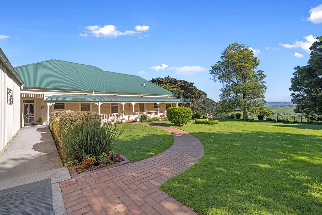 Stony Creek Victorian elegance with stunning outlook