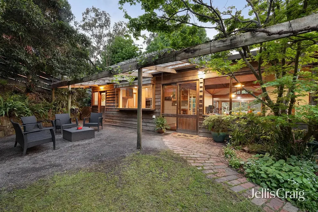 North Warrandyte 5Kwarto A stunning bush setting moments from the river and village