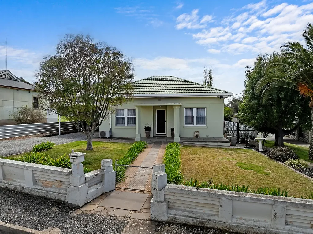 Clare 3房  Chic & Cheerful home on Charles Street!