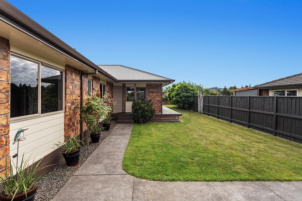 Whakatane 3 Bedroom Private Home with Reserve Views