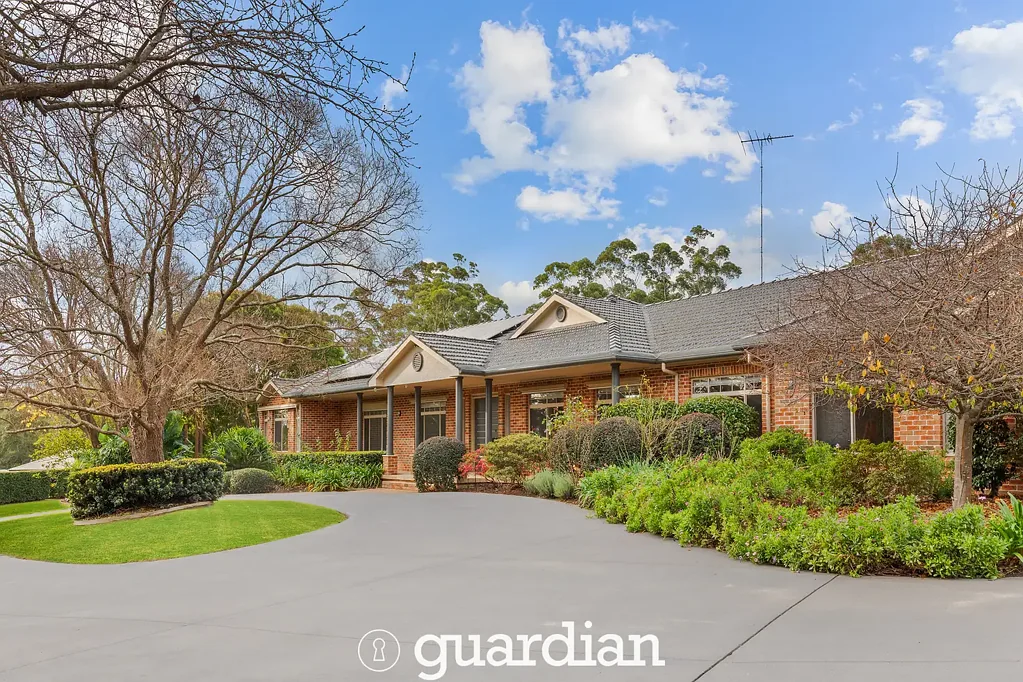 Dural 6Moenga Grand single level entertainer in an exclusive setting