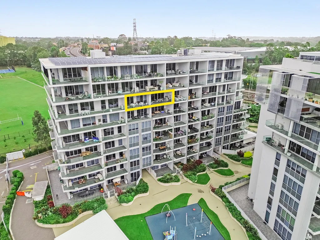 Strathfield 2房 悉尼CBD壮丽景观 Miele高端电器 宽敞露台视野 无遮挡 两个地下车位 度假村设施齐全 Contemporary living with panoramic golf course and city views