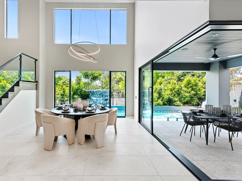 Warana 4 Slaapkamer Fully Furnished – Stunning Metricon Ex-Display Home | Move-In Ready!