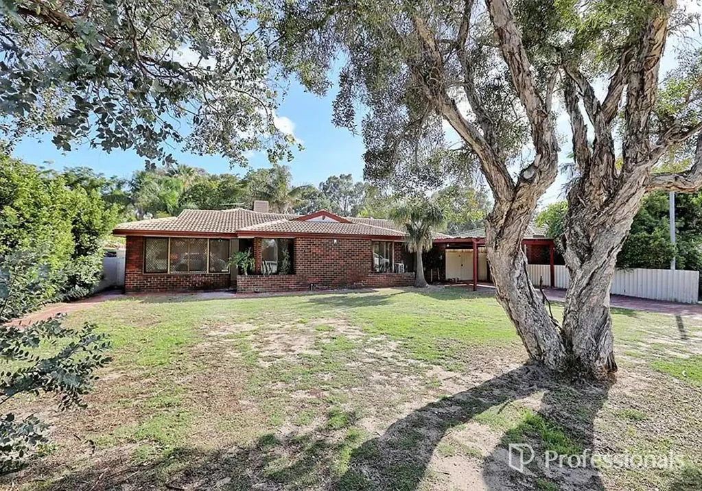 Forrestfield 4房  Invest, Develop or Enjoy - R20/30 Zoned on 700sqm
