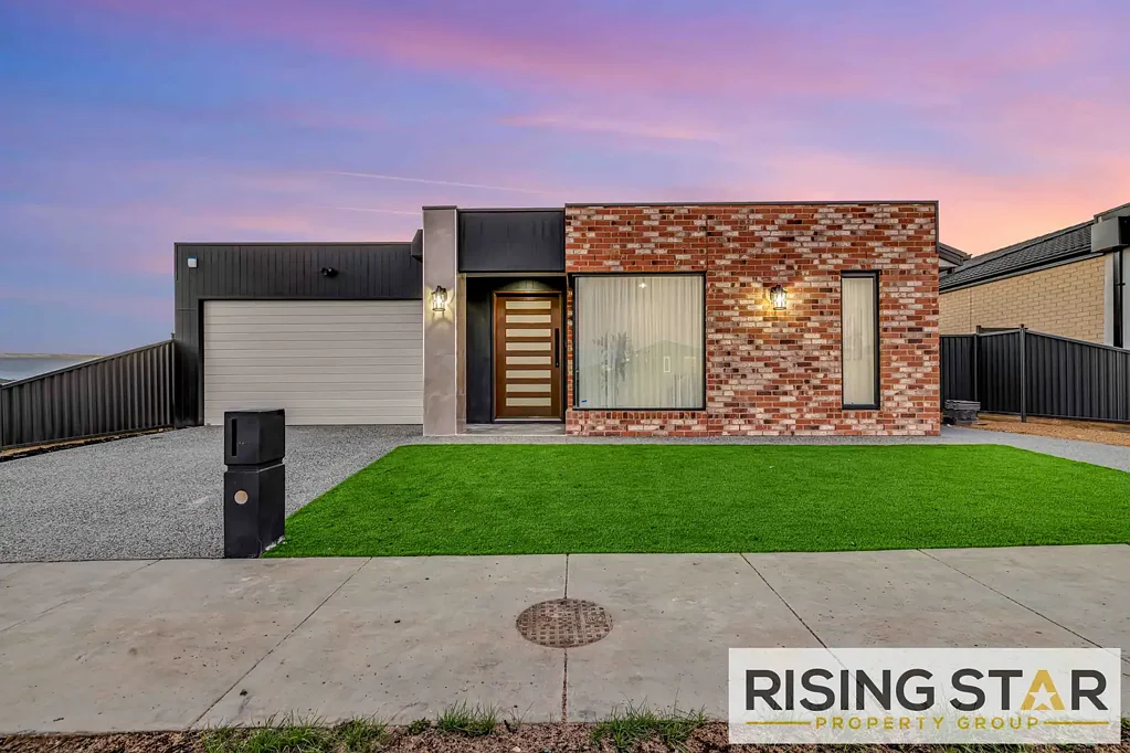 Lucas 4침실 Modern Family Living in Prime Location - 8 Poole Way, Lucas VIC 3350