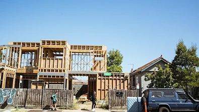 建房噩梦！澳洲男子建房遭遇86项苛刻条件，专家呼吁立即改革！