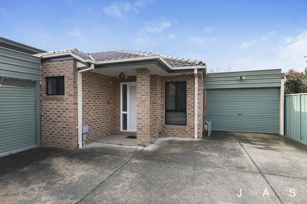 Spacious & Versatile Living in Convenient Location