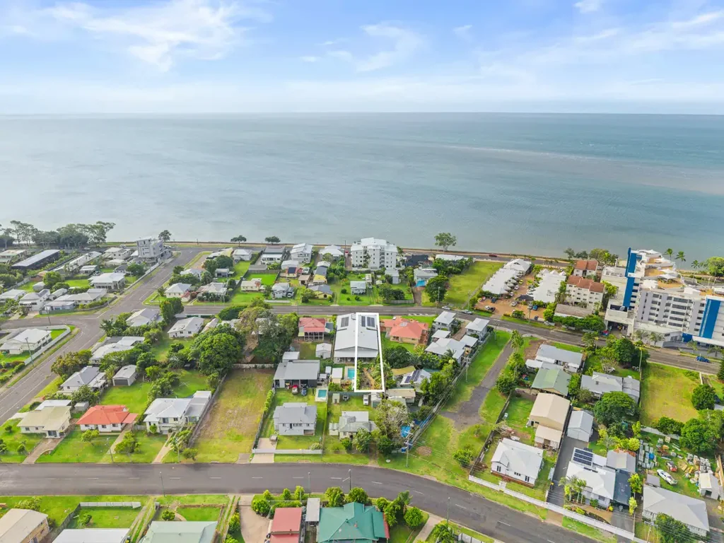 Urangan 3房  ARCHITECTURAL ELEGANCE & LUXURY LIVING IN THE HEART OF URANGAN