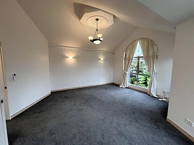 Double Garage is NOT included in the tenancy.