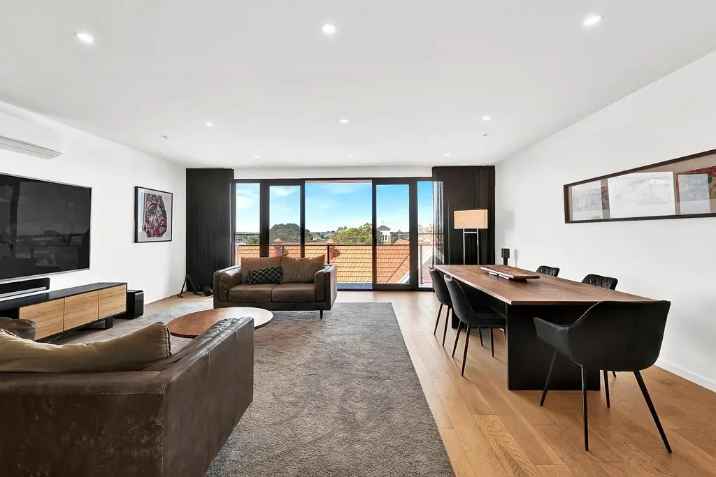 Ormond 2 Slaapkamer True Penthouse Living with Scale, Light & Absolute Transparency!