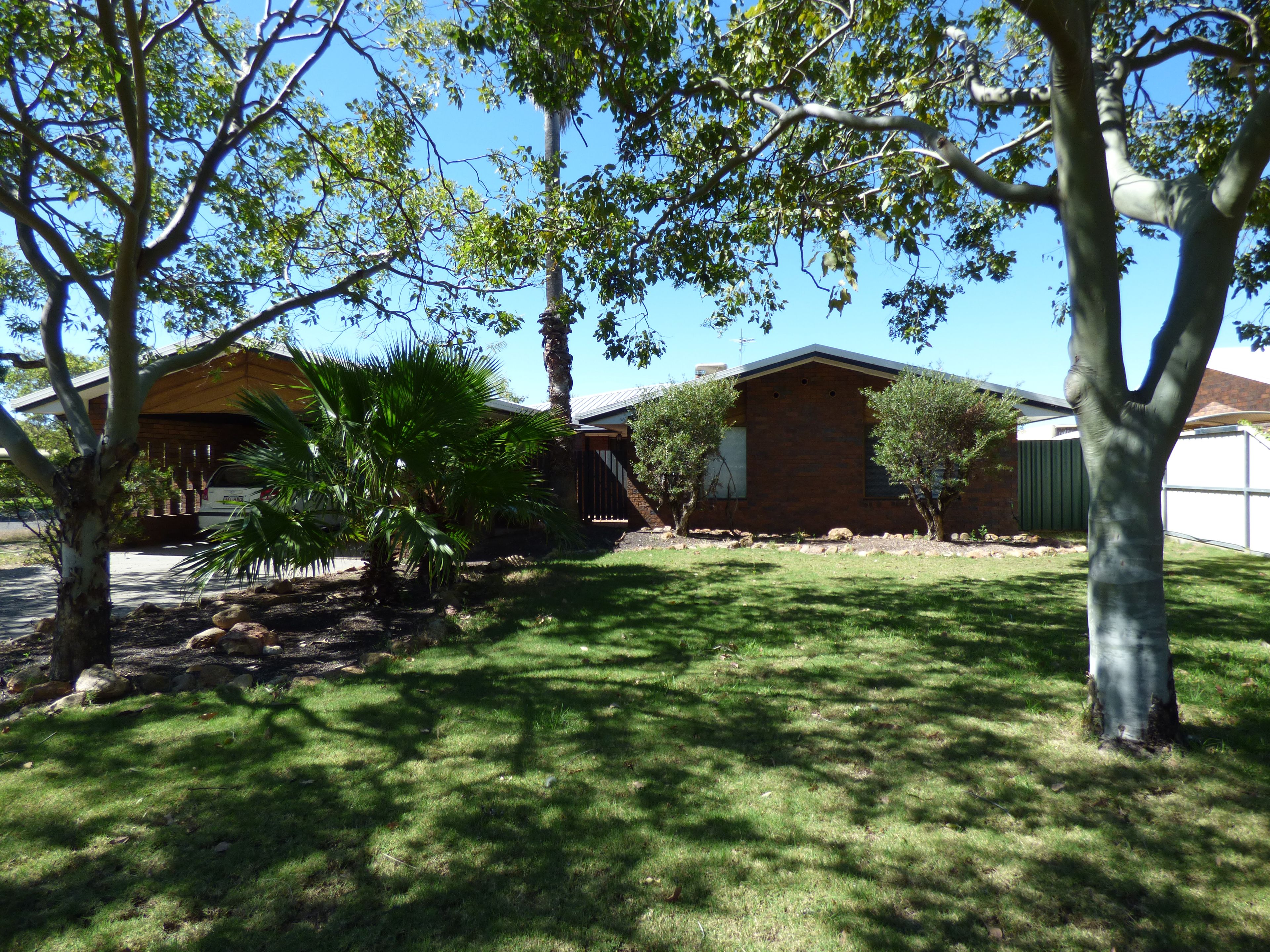 16 MARSDEN CT, ROMA QLD 4455, 0 chambres, 0 salles de bain, House