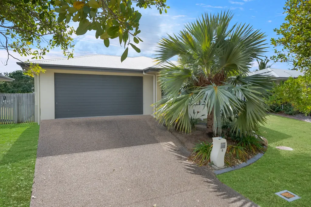 Perfectly Presented In Popular Mount Louisa