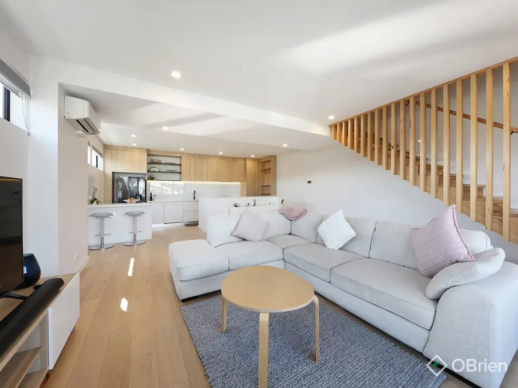 Bentleigh East 2બેડરૂમ A Light and Airy Town Residence in a Prestigious Pocket