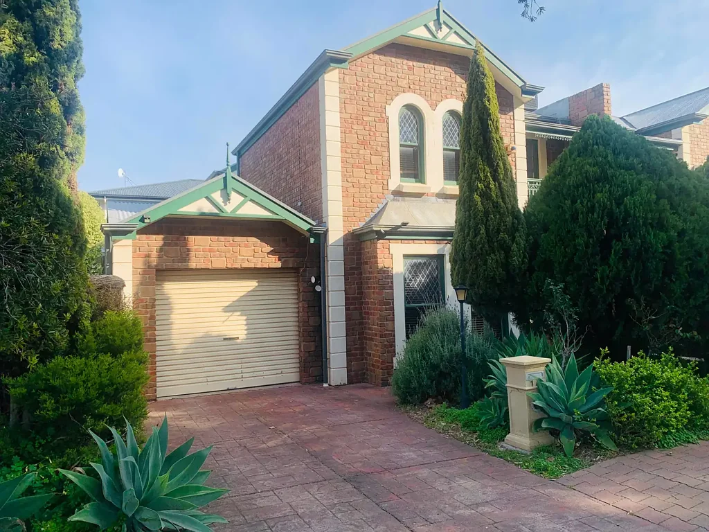 Beautiful two storey home with 3 bedrooms 2 bathrooms 2 Living Areas