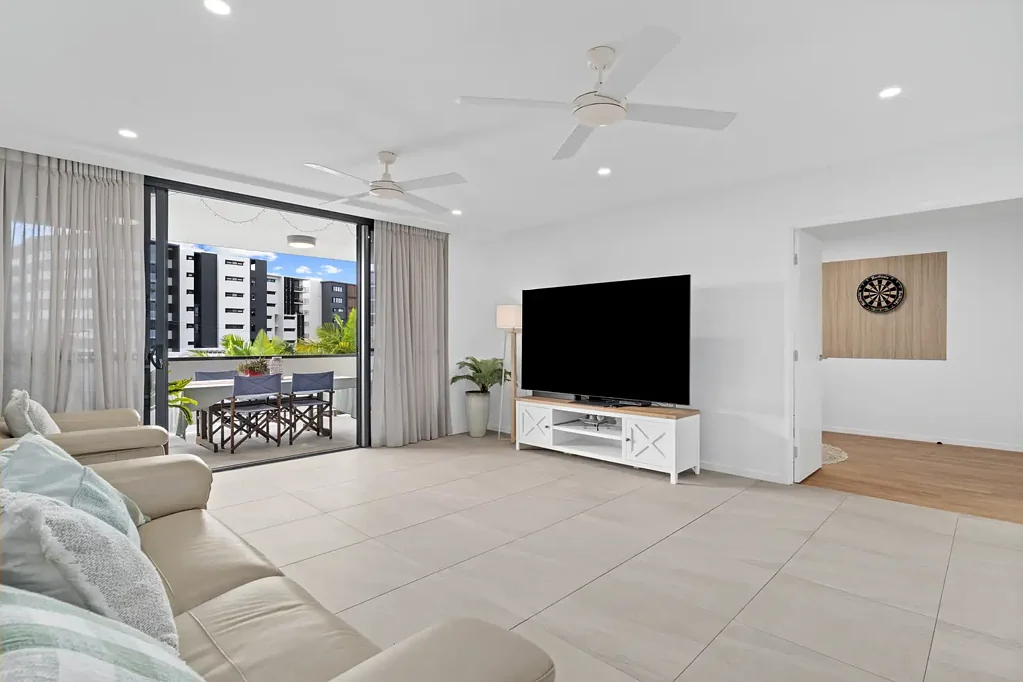Maroochydore 4બેડરૂમ Live and Work: Dual-Zoned Maroochydore Unit