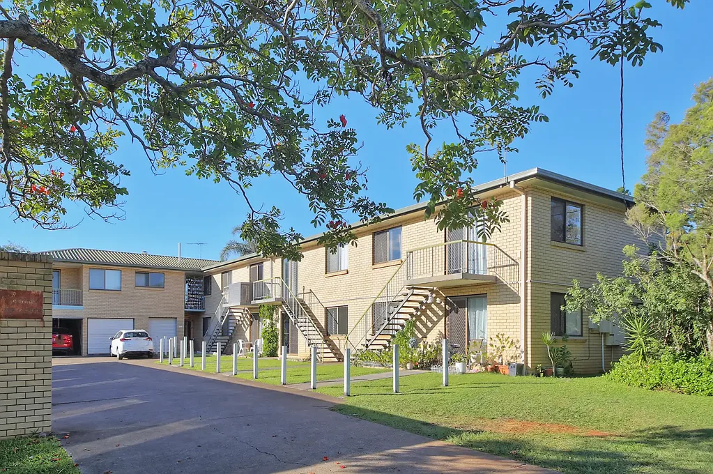 GROUND FLOO - RENOVATED 2 BEDROOM UNIT - UNDERWOOD