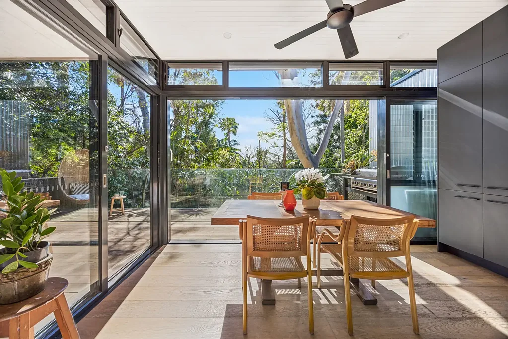 Bondi Beach 2 Bedroom Vast Tree-Top Sanctuary With Entertainer�s Deck And Magnificent Gully Views