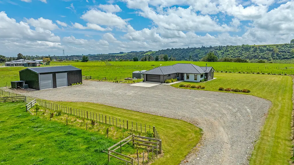 Feilding  Modern living in an attractive rural setting