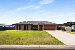 24-26 Collins Drive, Suttontown