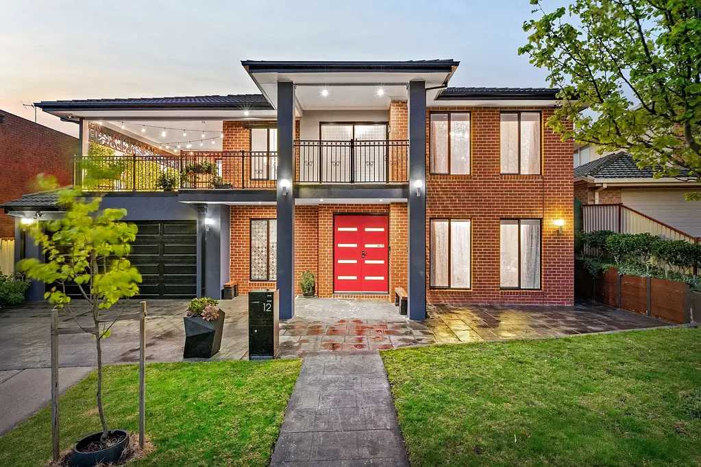 Luxurious 8 Bedroom Family Home in Roxburgh Park