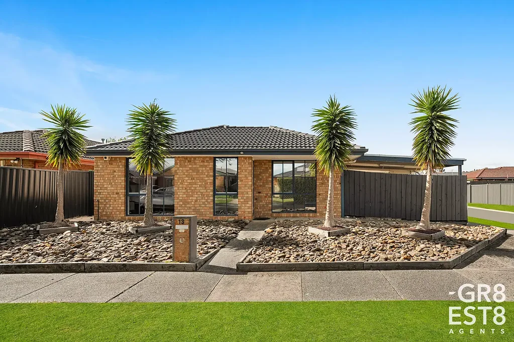 Cranbourne West 3침실 Fully Renovated Family Entertainer with Room for Everything!