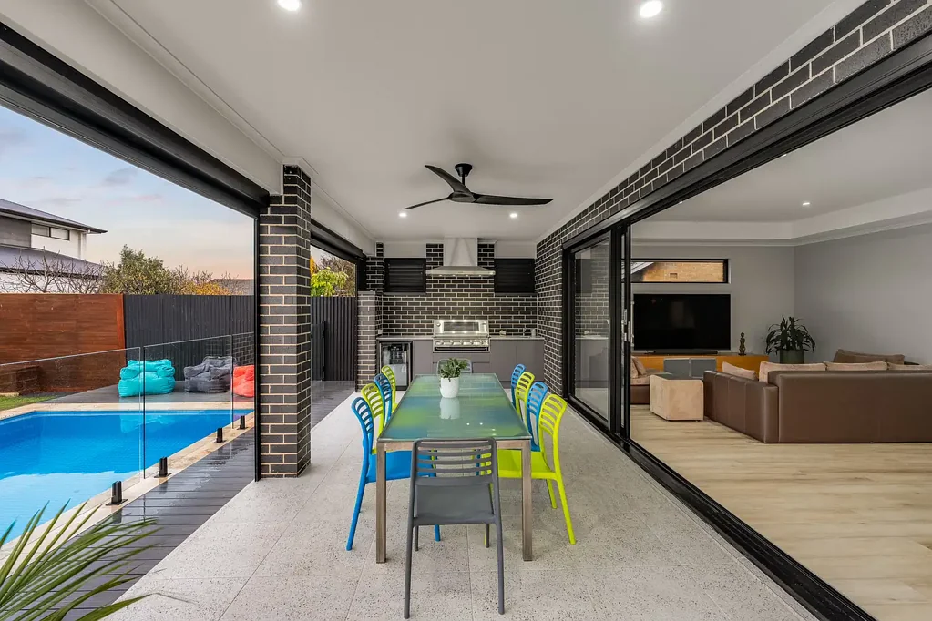 Richmond 4Phòng ngủ Resort-Style Family Living - Entertaining at Its Best