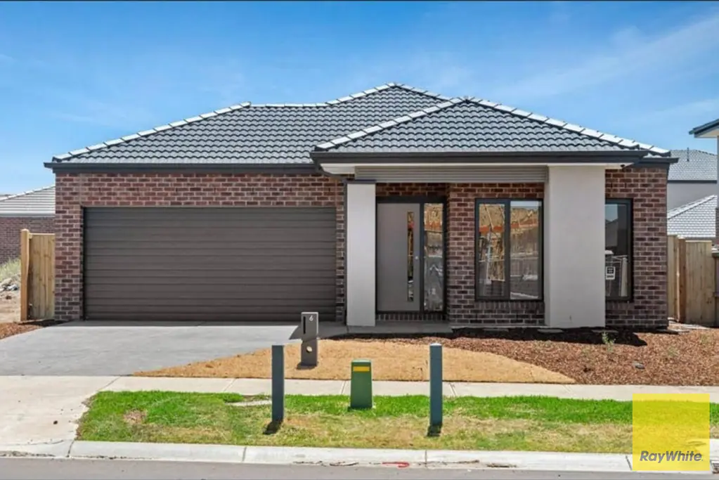 Modern Family Haven with Resort-Style Lifestyle Perks!
