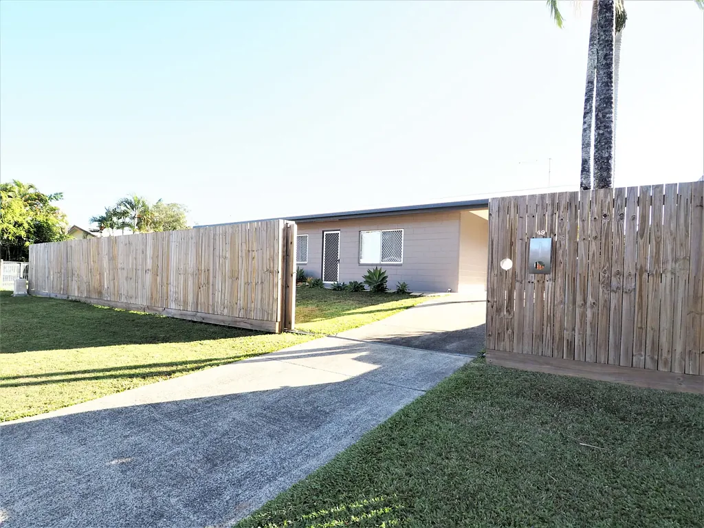 LARGE MODERN HOME IN GREAT LOCATION!