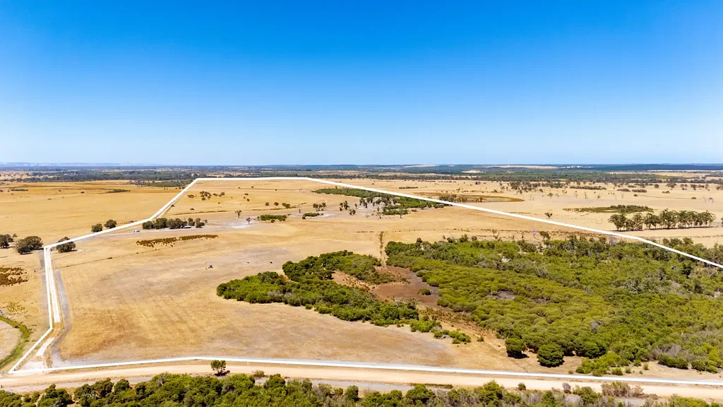 Waroona 1 Bedroom Significant Waroona landholding.