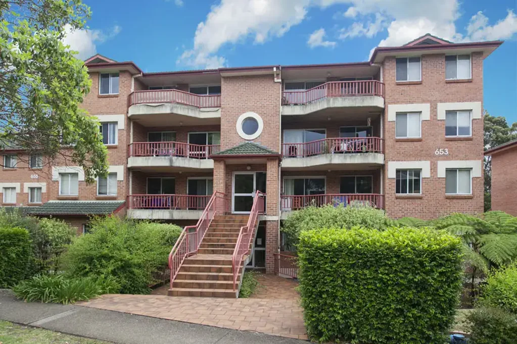 Two Bedroom Unit in Convenient Location