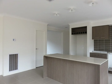 4 Mapleton Bvd, Melton South, VIC 3338, 4 Bedrooms, 2 Bathrooms, House