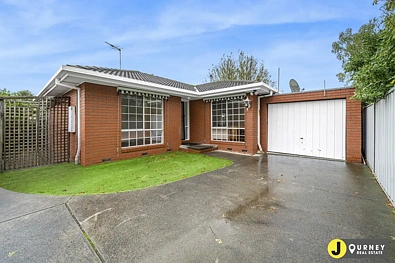 Clayton 3Moenga Prime Position to Nest with Endless Convenience!