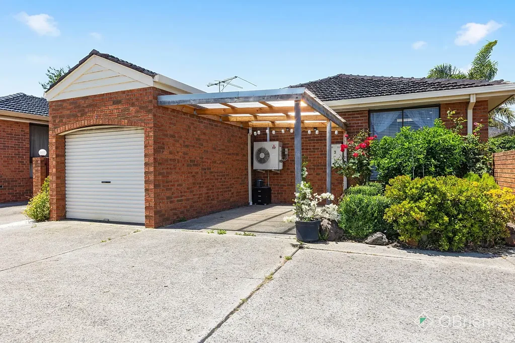 Renovated Villa Unit with Spacious Courtyard, Garage & Water Usage Included