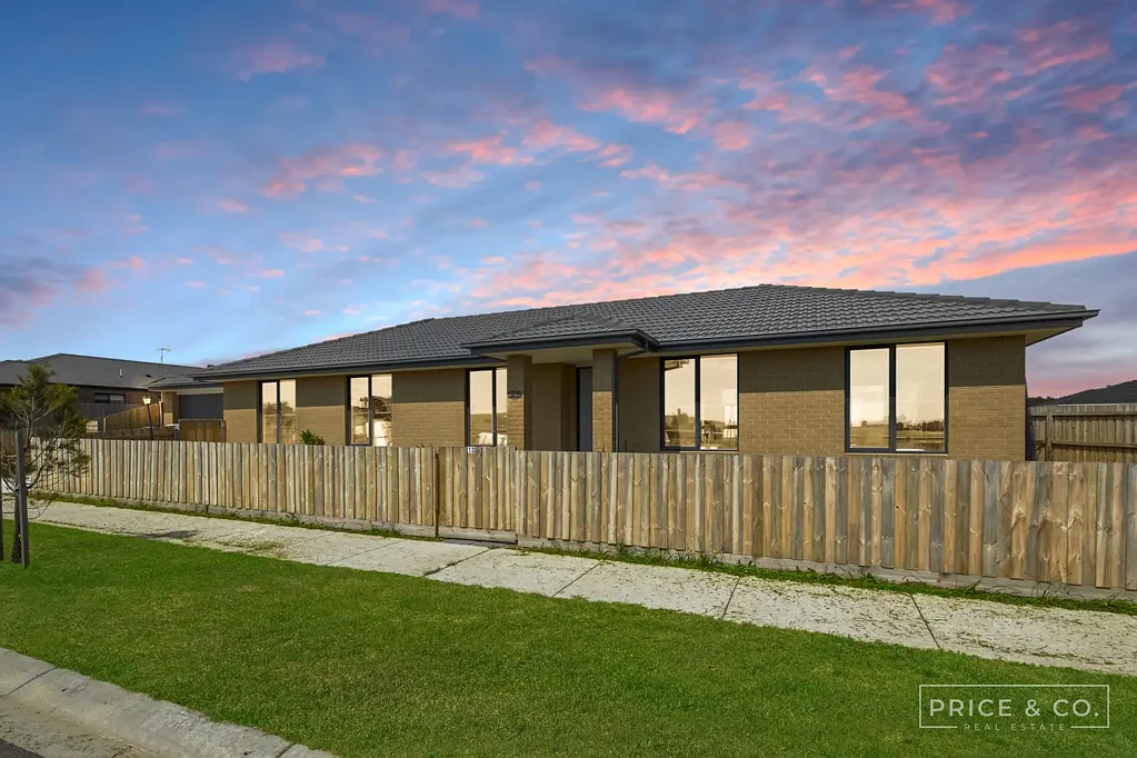 Dalyston 4房  Dalyston's Best Buy: Your Easy Living Start or Stress-Free Downsize.