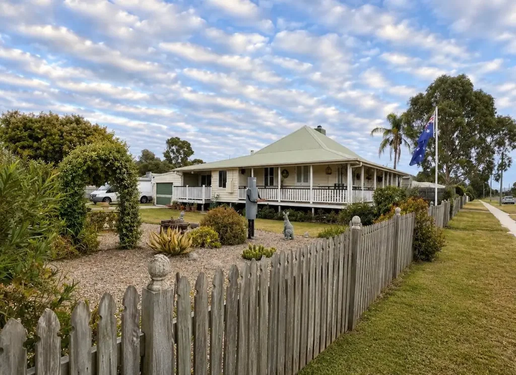 Oakey 3房  Beautiful Colonial Home with Incredible Entertaining Areas and Extensive Shed Space