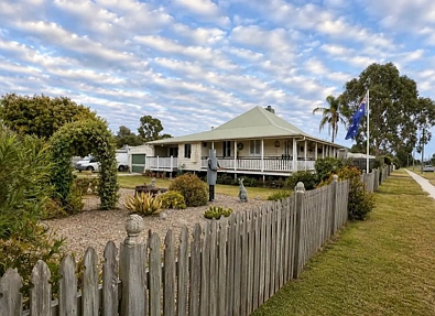 Oakey 3બેડરૂમ Beautiful Colonial Home with Incredible Entertaining Areas and Extensive Shed Space