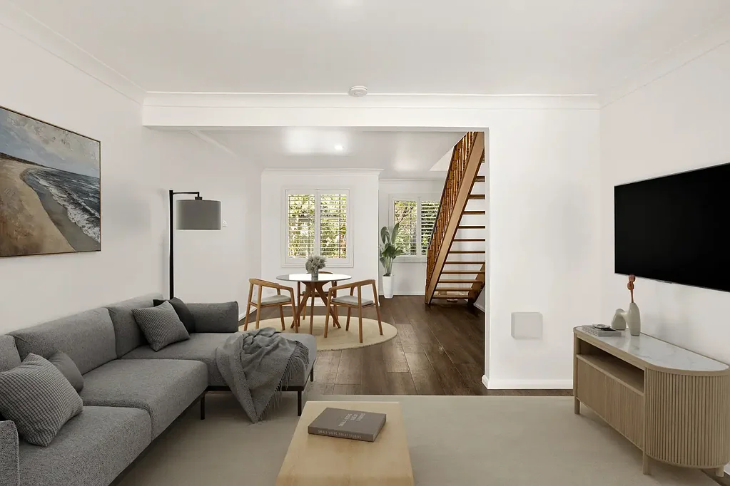 Woonona 3房 海滨绿洲奢居 实心砖联排别墅 开放式空间 山海景致 砂岩庭院 石台面厨房 三卧带套件 新浴便捷设施 太阳能热水 瓶装气阁楼 停车位近邻便利 Premium East-Side Lifestyle Just 550m to Beach