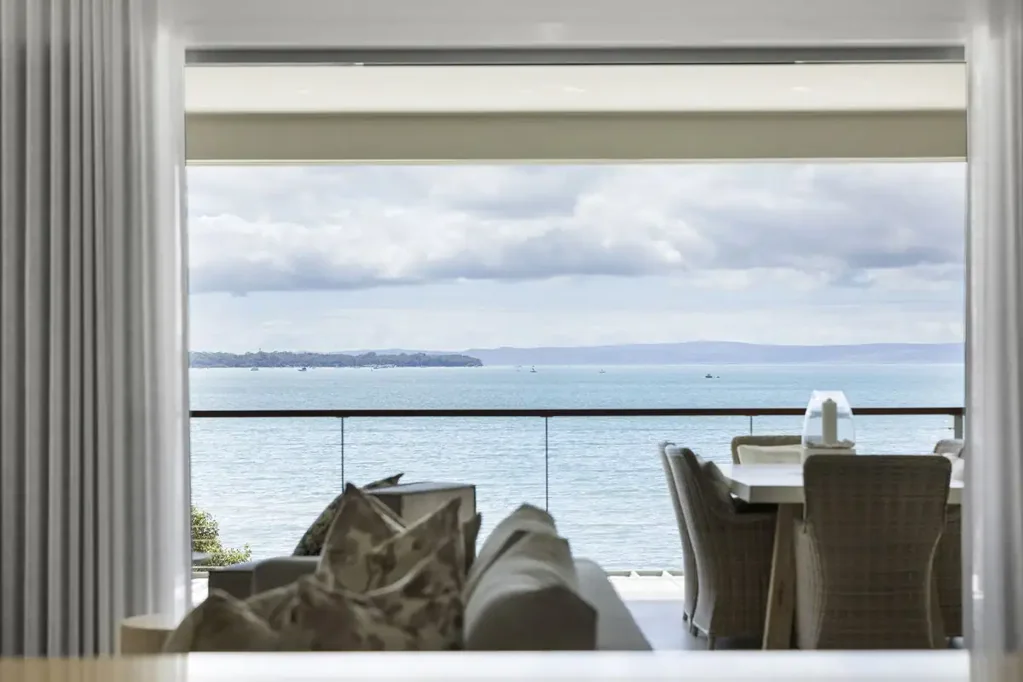 Redland Bay 4ਬੈੱਡਰੂਮ A Coastal Masterpiece with Sweeping Views Across Moreton Bay