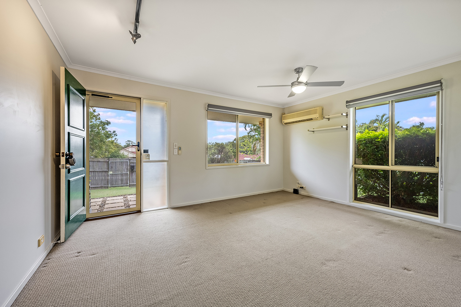 15 THISTLE ST, REGENTS PARK QLD 4118, 0 غرف, 0 حمامات, House