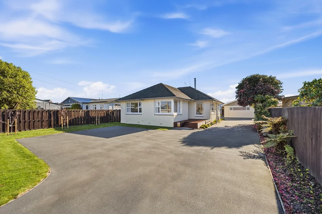 Casebrook 3房  Three Beds, Two Studios, Loads of Options!