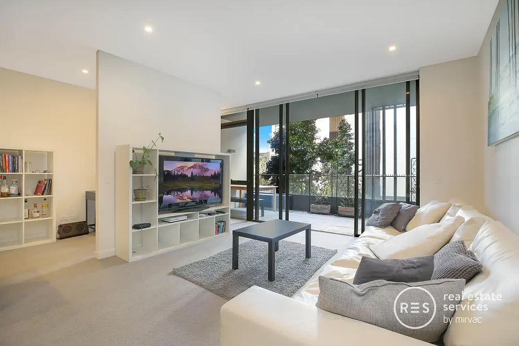 Stylish 2 Bedroom Apartment with Parking in Harold Park, Glebe